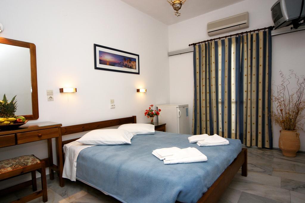 Anna Platanou Hotel Páros Rum bild
